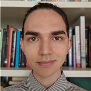Enseño inglés a todos los niveles de alumnos y ayudo a preparar todas las evaluaciones de certificación de conocimientos de inglés
